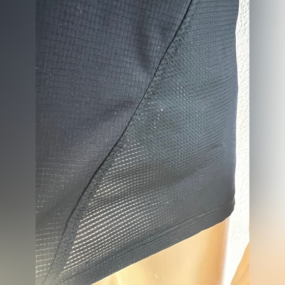 Under Armour Run Vented Women’s shirt black XL - Picture 11 of 15